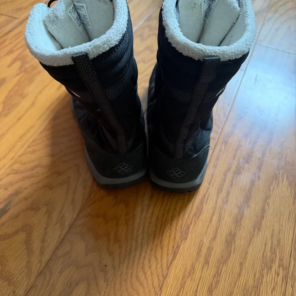 Columbia Black and White Women's Winter Snow Boots 8.5 waterproof techlite